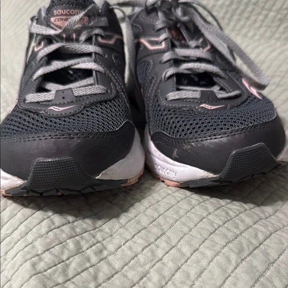Saucony Women's Gray and Pink Athletic Shoes - Picture 9 of 9
